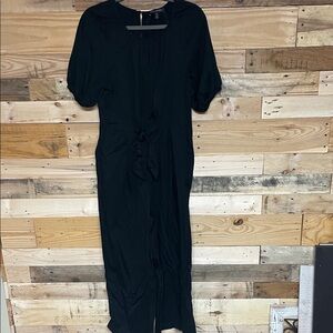 Banana Republic size 12 Petite Black Short Sleeve Lightweight Jumper with Tie